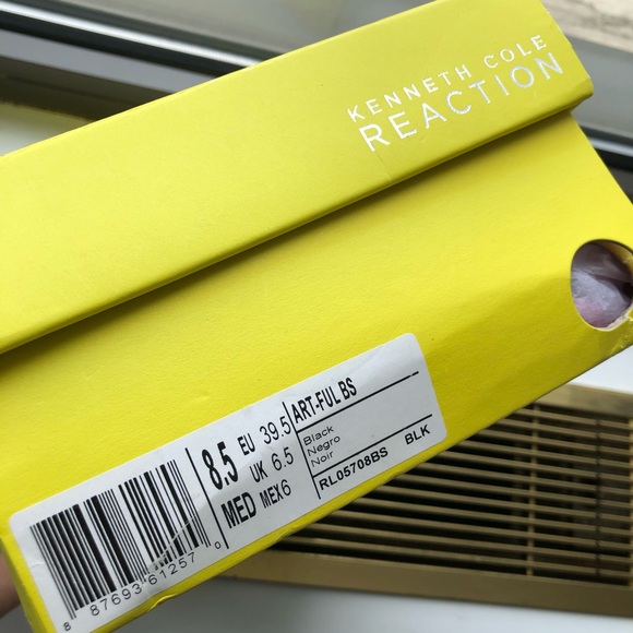 Kenneth Cole Reaction Art-Ful Black Sandal - Picture 3 of 12